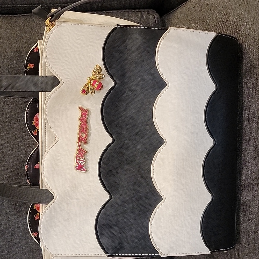 Betsey Johnson Vegan Shoulder Bag Black White Striped Bee Yourself - Picture 12 of 12